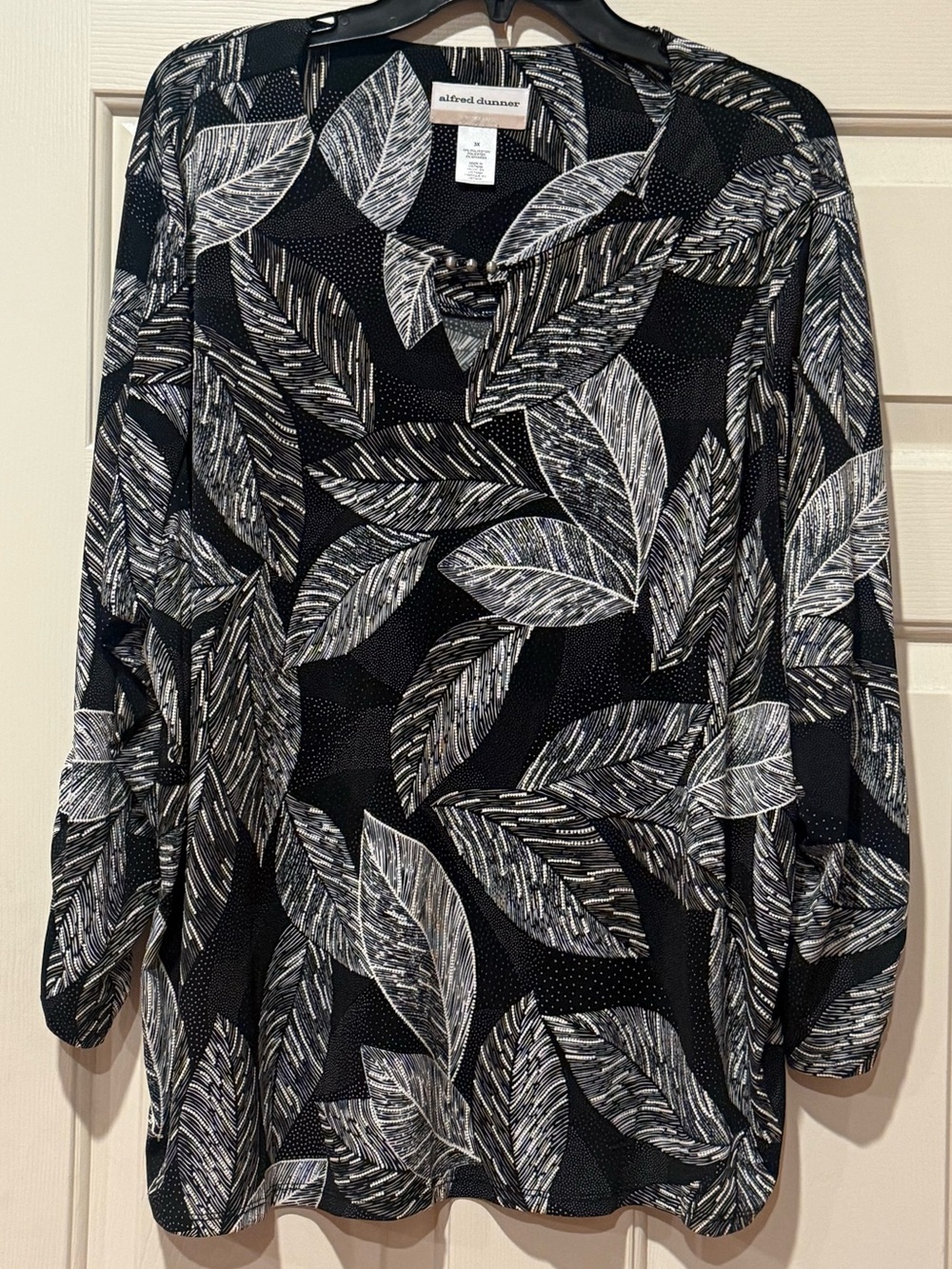 Alfred Dunner Black and White Leaf-Print Top